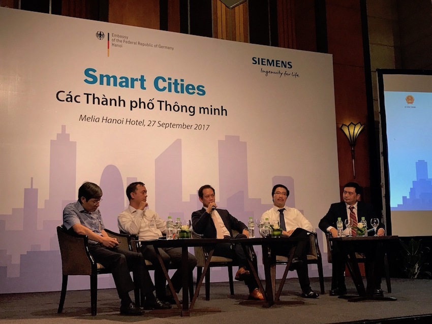 Hội[-]thảo[-]về[-]chủ[-]đề:[-]“Các[-]Thành[-]phố[-]Thông[-]minh”